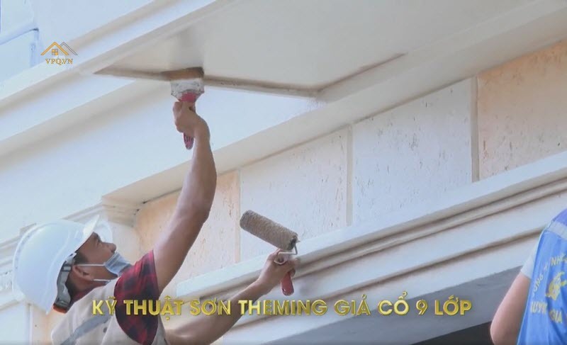 Quy tr&igrave;nh sơn Theming giả cổ tại The Center bắt đầu bằng 3 lớp sơn bảo vệ tường